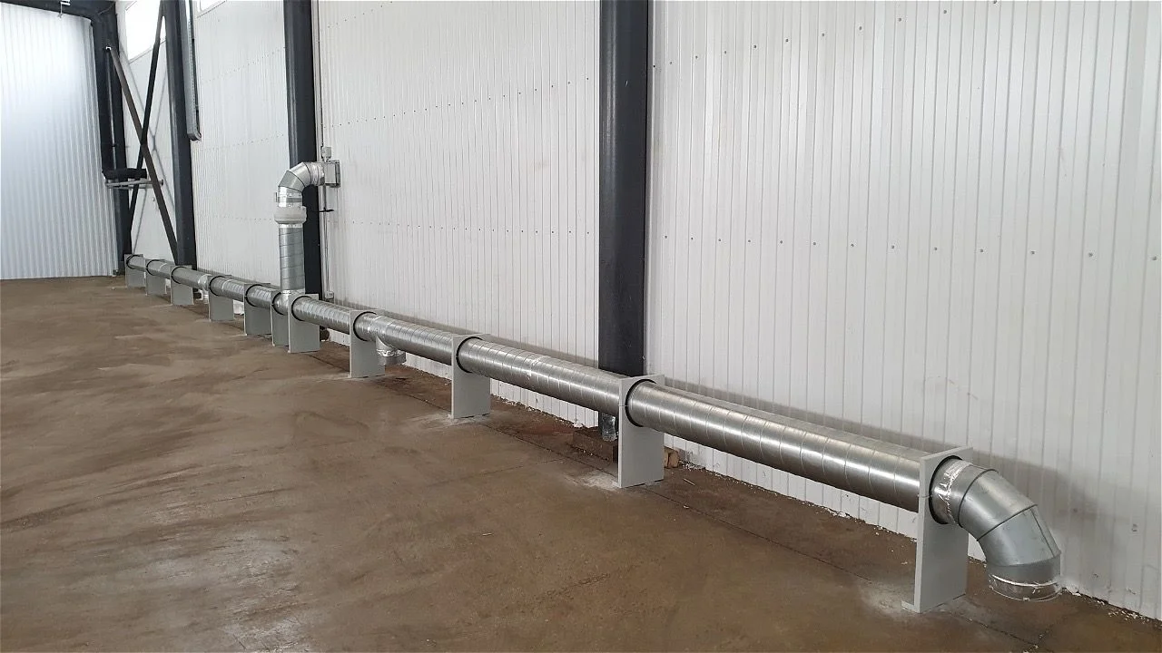 CO2 extraction duct line installed along a vegetable storage wall