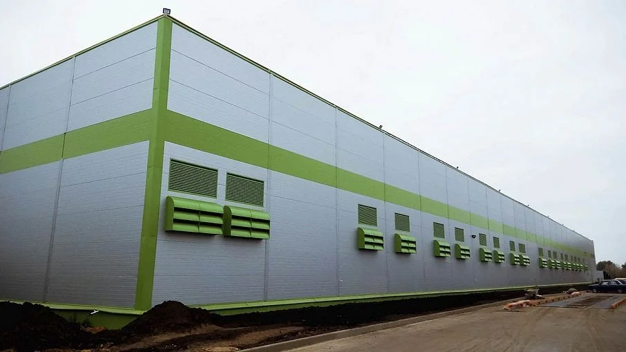 Weather protection hood for vegetable storage ventilation opening 2