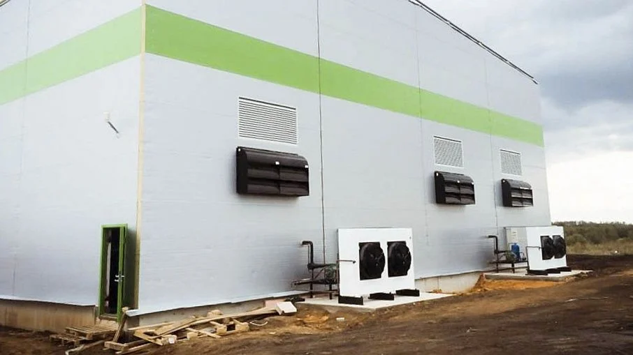 Weather protection hood for vegetable storage ventilation opening 3